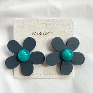Large wooden flower earrings NWT